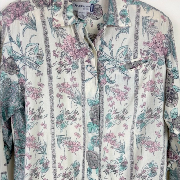 Diversity Sport Vintage Pastel Floral Blouse - Picture 2 of 9